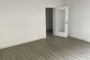 Neues Bad° Neuer Boden° Neues Wohngefühl° 2 Zimmer mit Balkon + separate Küche, guter Schnitt – Weißenburgstraße 67, 40476 Derendorf, Düsseldorf – Vorschaubild 3
