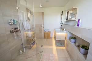 Luxuriöses und modernes Haus mit Pool, Privatstraße & Vollmöblierung - 430m² Innenfläche – Die vollständige Adresse der Immobilie erhältst du vom Anbieter., 80995 Ludwigsfeld, München – Vorschaubild 7
