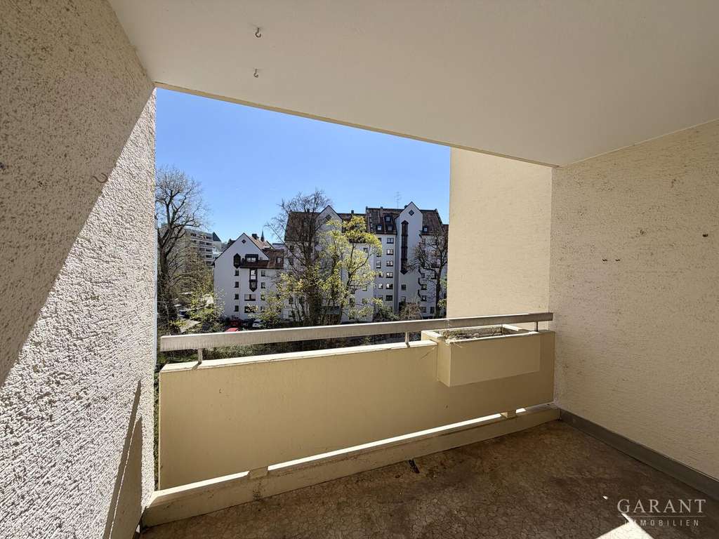 Immobilie in Landshut - Zentral gelegen mit Potenzial - 2 Zimmer-Wohnung mit Südbalkon - Bild 2