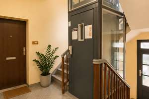 Steglitz: Vermietete 1-Zimmer-Wohnung | Balkon | Aufzug | Modernisiert – Die vollständige Adresse der Immobilie erhältst du vom Anbieter., 12169 Steglitz, Berlin – Vorschaubild 2