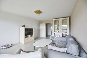 Attraktive 4,5 Zimmer-Wohnung mit Balkon in absolut ruhiger Lage von Stuttgart-Schönberg – Die vollständige Adresse der Immobilie erhältst du vom Anbieter., 70599 Schönberg, Stuttgart – Vorschaubild 2