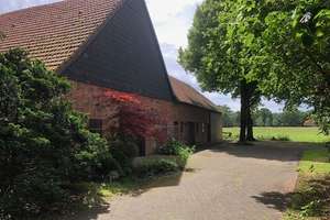 Großzügiger Resthof mit zwei Wohneinheiten, umfangreichen Nutzflächen und vielfältigem Entwicklungsp
