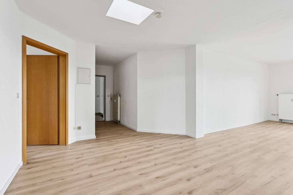 Immobilie in Gailingen am Hochrhein - Sonnendurchflutete DG-Wohnung mit Weitblick, 2 Balkonen & Garage in Grenznähe - Bild 3