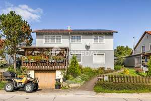 2006 saniertes und aufgestocktes Zweifamilienhaus mit PV-Anlage, Kamin und großem Garten
 – Die vollständige Adresse der Immobilie erhältst du vom Anbieter., 93164 Brunn – Vorschaubild 2