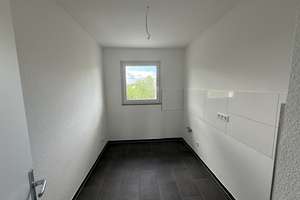 Frisch saniert & ganz oben: Hier wohnt die kleine Familie mit großem Ausblick! – Gerhart-Hauptmann-Straße 19, 47226 Rheinhausen-Mitte, Duisburg – Vorschaubild 5