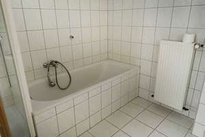 Frisch renoviert und mit großem Balkon. Tolle 3-Raum-Wohnung auf dem Dautzsch in Halles Osten – Haferweg 23, 6116 Dautzsch, Halle (Saale) – Vorschaubild 3