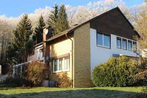 Attraktives Zweifamilienhaus mit Potential und großzügigem Grundstück in TOP Lage – Kassel (Kreis) – Vorschaubild 1