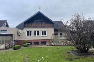 Zweifamilienhaus mit Vollkeller in TOP Lage von Burg – Die vollständige Adresse der Immobilie erhältst du vom Anbieter., 25712 Burg (Dithmarschen) – Vorschaubild 1