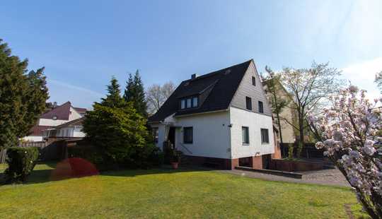 Bild von Freistehendes Zweifamilienhaus mit großem Garten in ruhiger Lage – solide vermietet & mit Potenzial
