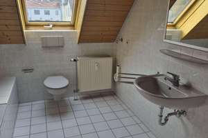 Helle 2,5-Zimmer DG-Wohnung mit EBK, Balkon, Stellplatz – Brühlstraße 4, 72770 Ohmenhausen, Reutlingen – Vorschaubild 8