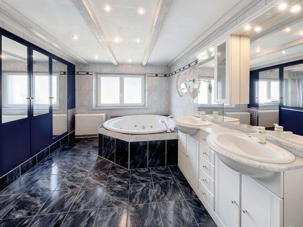 Immobilie in Aystetten - 4 Zimmer-Wohnung mit Dachterrasse - sofort bezugsfrei - Bild 3