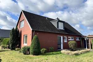 Charmantes Einfamilienhaus in beliebter Wohngegend – Die vollständige Adresse der Immobilie erhältst du vom Anbieter., 26316 Varel – Vorschaubild 1
