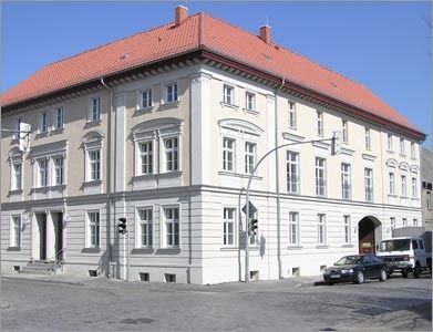 1 Zimmerwohnung in liebevoll saniertem Stuckaltbau