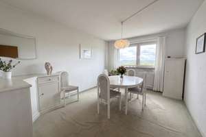 8. Etage über Reutlingen – 4-Zimmer-Wohnung mit zwei Balkonen! – Die vollständige Adresse der Immobilie erhältst du vom Anbieter., 72760 Sondelfingen, Reutlingen – Vorschaubild 3