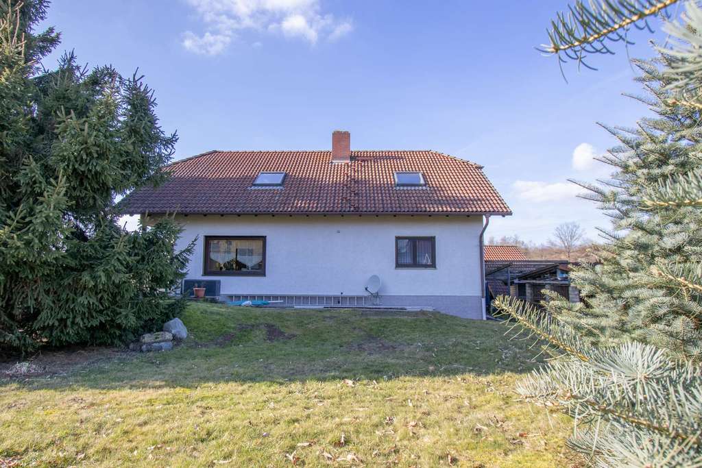 Immobilie in Thallwitz - Einfamilienhaus mit großem Grundstück, Doppelgarage & Teich - Bild 3