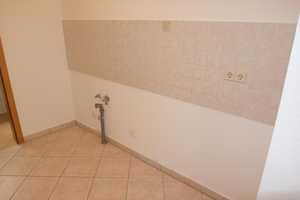 Ab sofort zu haben: Kleine Singlewohnung mit Laminat, Küchenbereich im Vorraum und Bad mit Dusche – Adlergasse 13, 1067 Dresden – Vorschaubild 4