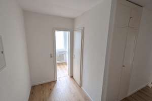 2 Balkone & 4 Zimmer - frisch sanierte Wohnung sucht neuen Mieter – Möwenstr. 49, 42281 Barmen, Wuppertal – Vorschaubild 3