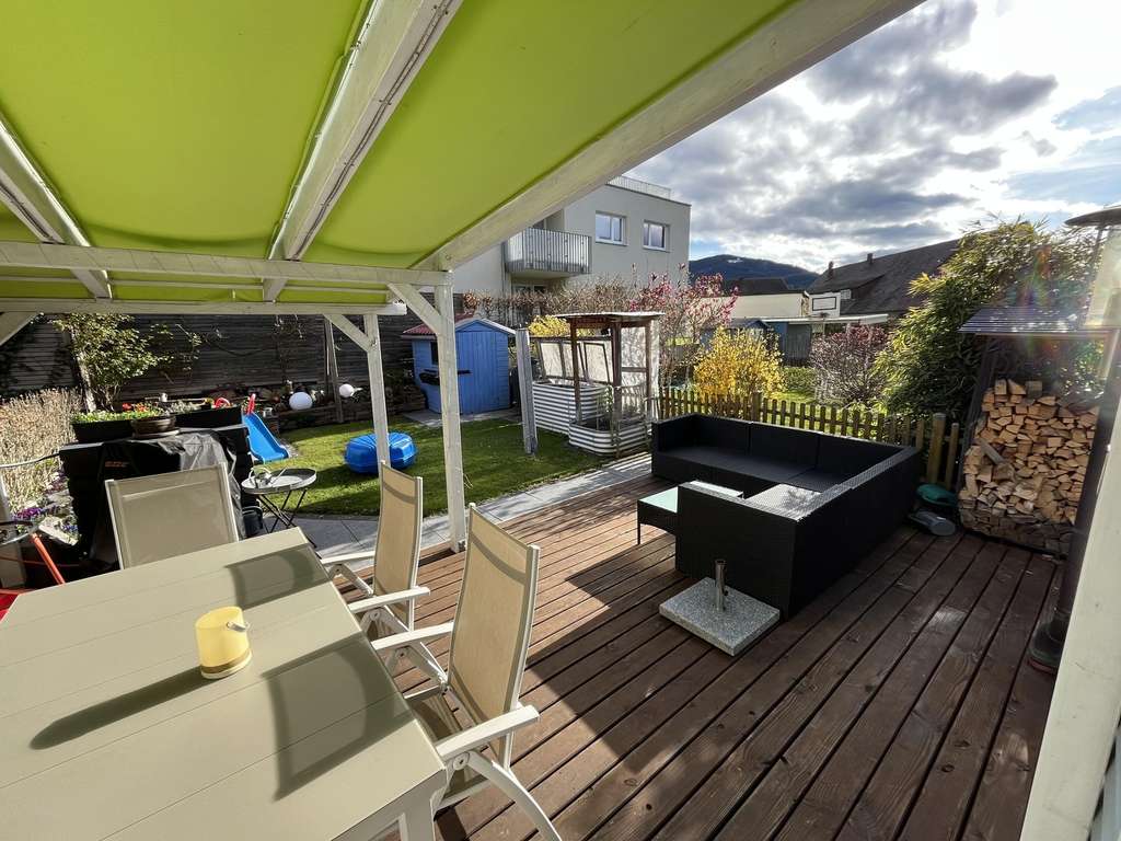 Immobilie in Kirchzarten - Reihenendhaus mit Kamin, PV, Klimaanlage, Südterrasse & 2 TG‑Stellplätzen in Kirchzarten - Bild 2