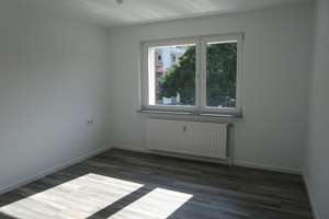 Frisch renovierte 3-Zimmer Wohnung mit Balkon, nahe FH und Köln Arcaden – Feldbergstr. 16, 51105 Humboldt/Gremberg, Köln – Vorschaubild 2