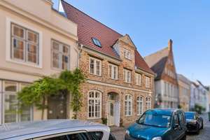 Liebevoll saniertes Mehrfamilienhaus mit 7 Wohneinheiten auf der Altstadtinsel  - Kulturdenkmal! – Die vollständige Adresse der Immobilie erhältst du vom Anbieter., 23552 Innenstadt, Lübeck – Vorschaubild 1