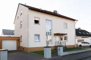 Zwei- bis Dreifamilienhaus mit Potential in ruhiger grüner Lage