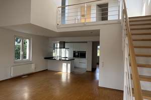 Stilvolle Maisonette-Wohnung mit lichtdurchfluteten Räumen – Sülldorfer Heideweg 9, 22589 Sülldorf, Hamburg – Vorschaubild 3