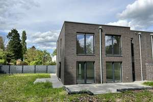 ***RUHIGE LAGE MITTEN IN DER CITY*** Tolles Familiennest mit Traumgrundstück - UNVERBAUBAR!