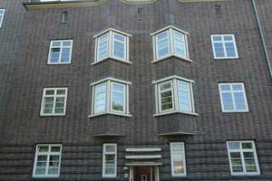 Moderne, lichtdurchflutete 2-Zimmer Wohnung in wunderschönem Backstein-Baudenkmal – Gottfried-Keller-Straße 20, 30655 Hannover – Vorschaubild 1