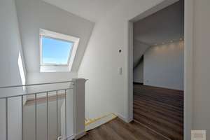 Altbau am Rheinturm: 4-Zimmer Maisonette-Wohnung – Lorettostrasse 45, 40219 Unterbilk, Düsseldorf – Vorschaubild 15