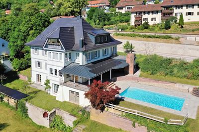 Eleganz trifft Lebensqualität für zwei bis drei Parteien – historische Stadtvilla mit mediterrane...