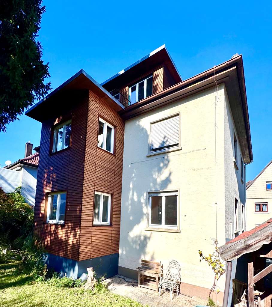 Immobilie in Waiblingen - Ihr neues Zuhause! 3 Familienhaus in guter Lage mit großem Garten, Garage und Stellplätze - Bild 0