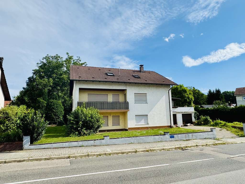 Immobilie in Lobbach - Mehrgenerationenhaus in renovierungsbedürftigem Zustand mit Doppelgarage in Lobenfeld-Lobbach - Bild 2