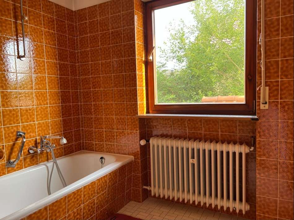 Wannen-Bad im Obergeschoss