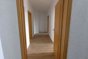 FREUNDLICHE WOHNUNG IN UNINÄHE MIT EINBAUKÜCHE! – Wittenberger Str. 6, 9126 Bernsdorf, Chemnitz – Vorschaubild 2