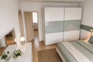 Großzügige zweistöckige Wohnung mit Dachterrasse und Balkon (provisionsfrei)
