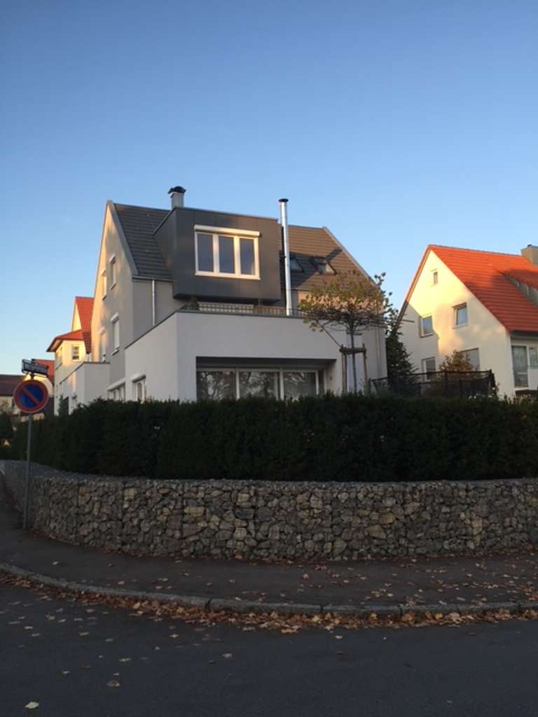Exklusives, modernes 3-Fam. Haus in sehr guter Lage,  die  große EG Whg. wird frei (Selbstnutzung)
