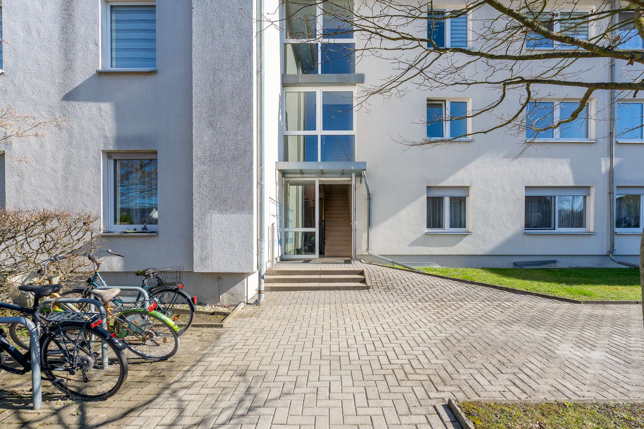 Bezugsfreie 2-Zimmer-Eigentumswohnung mit Balkon, PKW-Stellplatz und Kellerraum in bester Wohnlage, Havelland Kreis – Bild 3