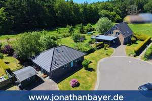 Gemeinsam leben, unabhängig wohnen – Bungalow und Einfamilienhaus im Doppelpack