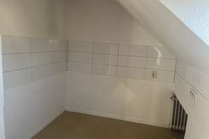 Schöne 3 Zimmer-DG-Wohnung in KA-Palmbach – Die vollständige Adresse der Immobilie erhältst du vom Anbieter., 76228 Palmbach, Karlsruhe – Vorschaubild 8