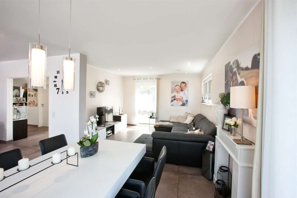 Immobilie in Bergtheim - Klug investieren: Zweifamilienhaus-Neubau als wertstabile Kapitalanlage. - Bild 4