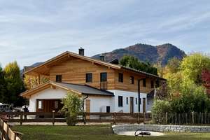 Erstbezug ! Außergewöhnliche und luxuriöse Haushälfte in bester Lage – Berta-Morena -Weg 11, 83700 Rottach-Egern – Vorschaubild 1