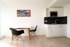 Modernes Apartment mit exklusivem Mobiliar – sofort zum Wohlfühlen – Konrad-Adenauer-Platz 10, 40210 Stadtmitte, Düsseldorf – Vorschaubild 1