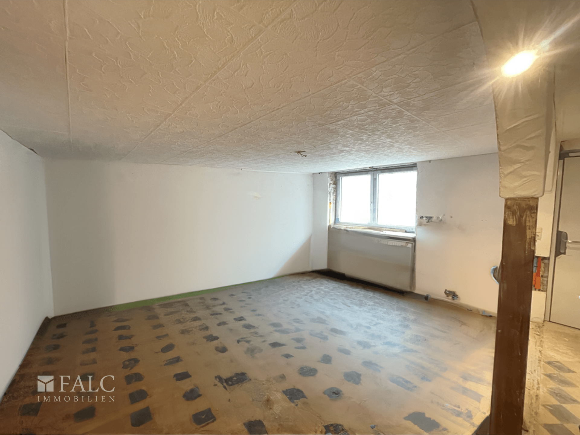 Immobilie in Rehlingen-Siersburg - Idyllisches Landhaus mit Scheune, Garage & Brunnen – Entwicklungspotenzial! - Bild 4