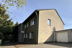 Zweifamilienhaus mit Garage