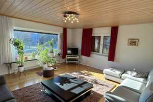 Freistehendes 5 Zi-Einfamilienhaus in Kelkheim (Fischbach) mit großem Garten, Garage und Top-Lage – Main-Taunus-Kreis – Vorschaubild 2