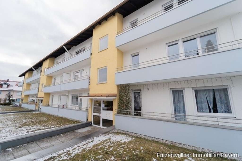 Immobilie in Weilheim in Oberbayern - „Einziehen & wohlfühlen: Renovierte 3-Zimmer-Wohnung mit Balkon-Duo“ - Bild 1