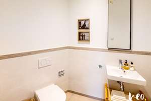 Masterbedroom, EBK, Wannenbad, Gäste-WC und Südbalkon – Hermann-Weinhauser-Straße 63, 81673 Echarding, München – Vorschaubild 10