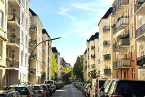 Jugendstil mit Balkon, Stuck und  Pitchpine in Eimsbüttel mit 3 großen Zimmern