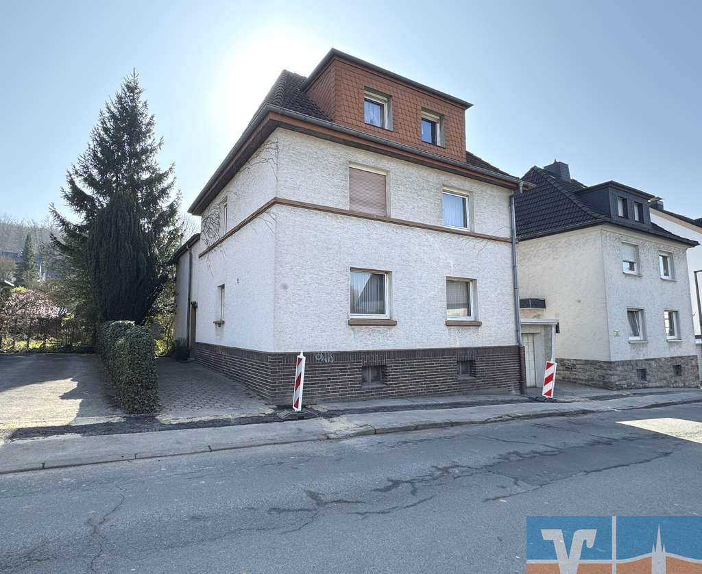 Immobilie in Menden - Menden-Mitte: Altbau-Stadtvilla mit großem Potenzial in gefragter Lage! - Bild 0