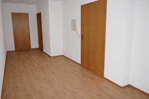 Attraktive 3-Zimmer-DG-Wohnung inklusive Garage – Die vollständige Adresse der Immobilie erhältst du vom Anbieter., 85416 Langenbach – Vorschaubild 1